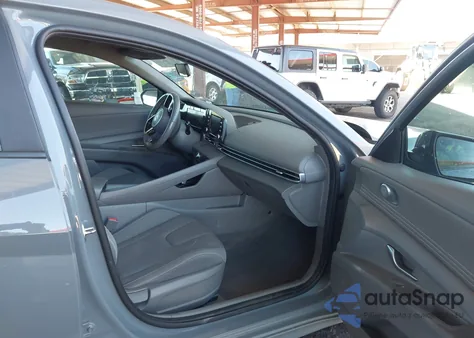 2022 Hyundai Elantra Sel z USA, uszkodzony, nr VIN KMHLS4AG6NU216943